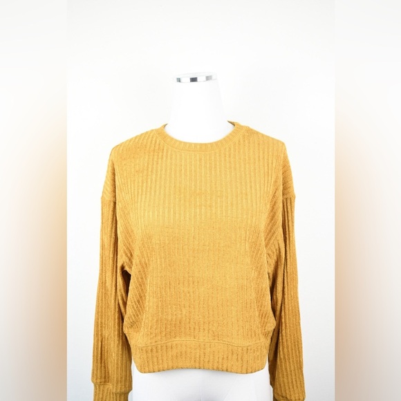 Band Of The Free Russell Velvet Cropped Sweater - Picture 8 of 9